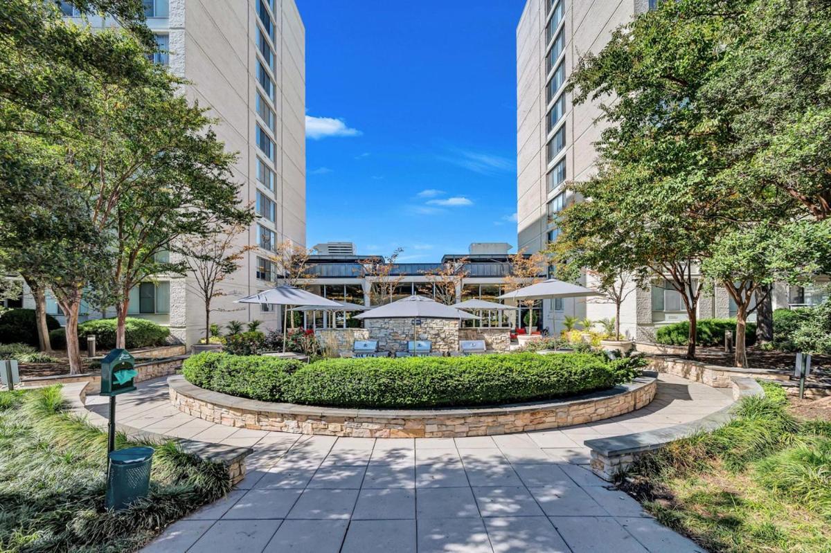 Beautiful 2Br Apartment At Crystal City With Gym أرلنغتون المظهر الخارجي الصورة