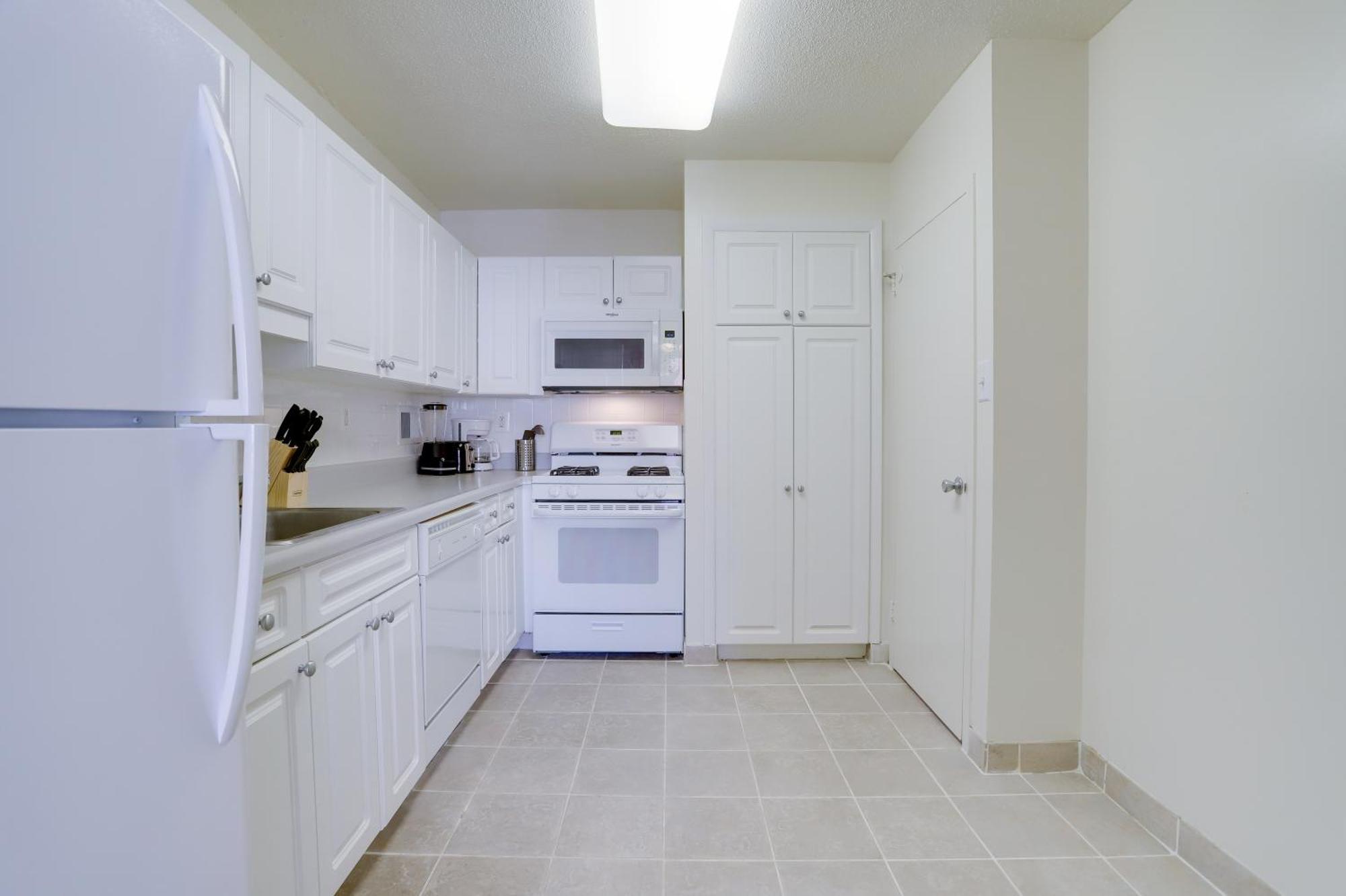 Beautiful 2Br Apartment At Crystal City With Gym أرلنغتون المظهر الخارجي الصورة