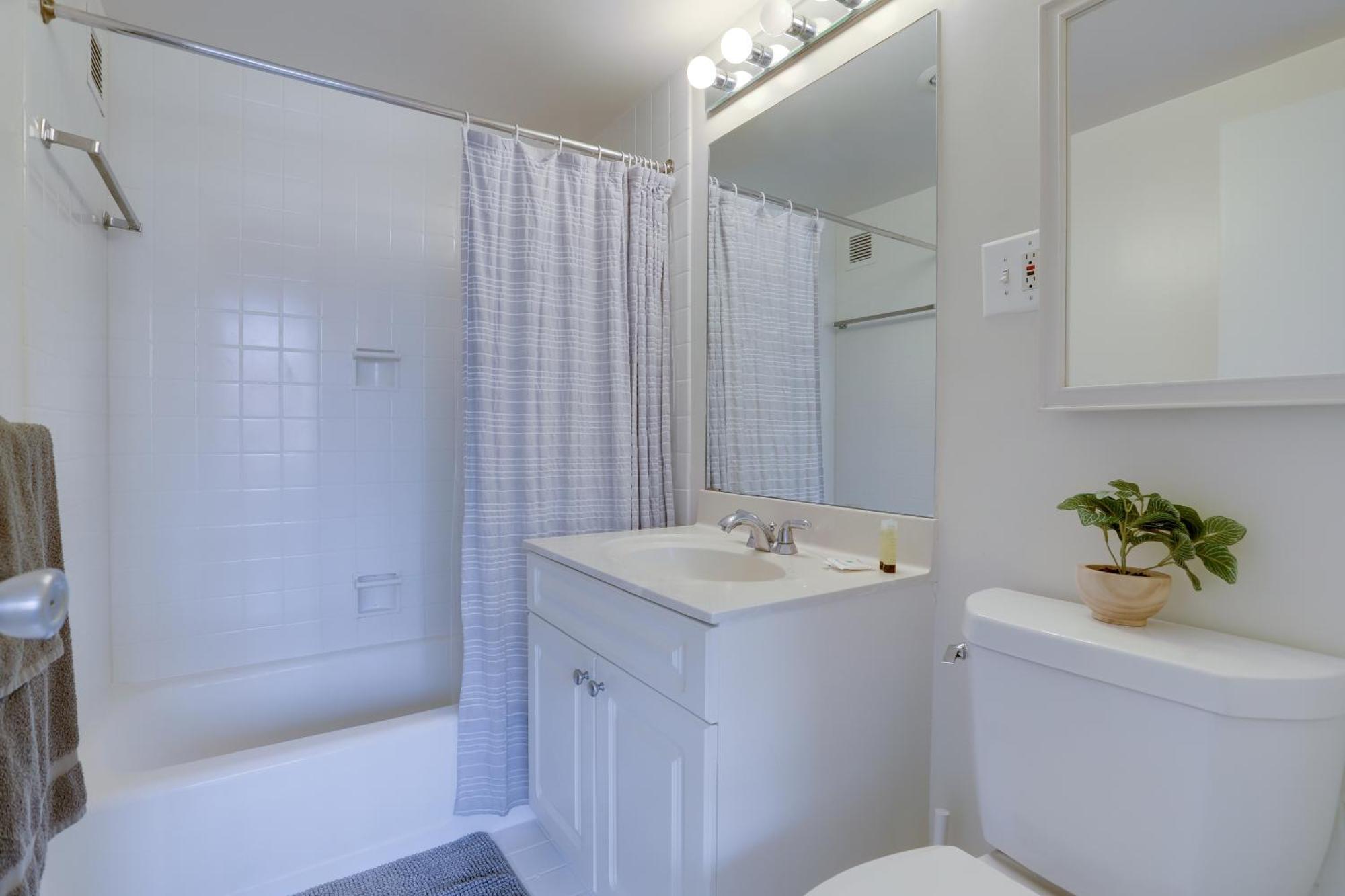 Beautiful 2Br Apartment At Crystal City With Gym أرلنغتون المظهر الخارجي الصورة