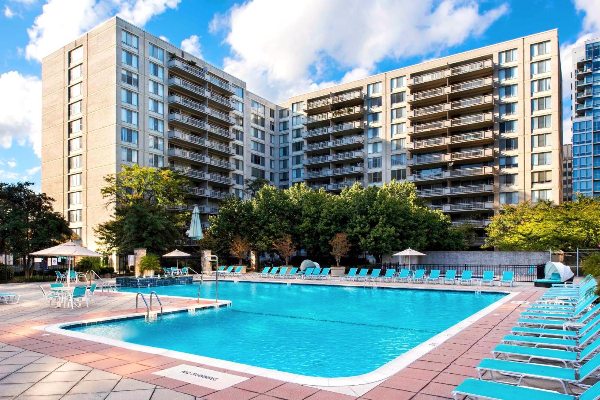 Beautiful 2Br Apartment At Crystal City With Gym أرلنغتون المظهر الخارجي الصورة